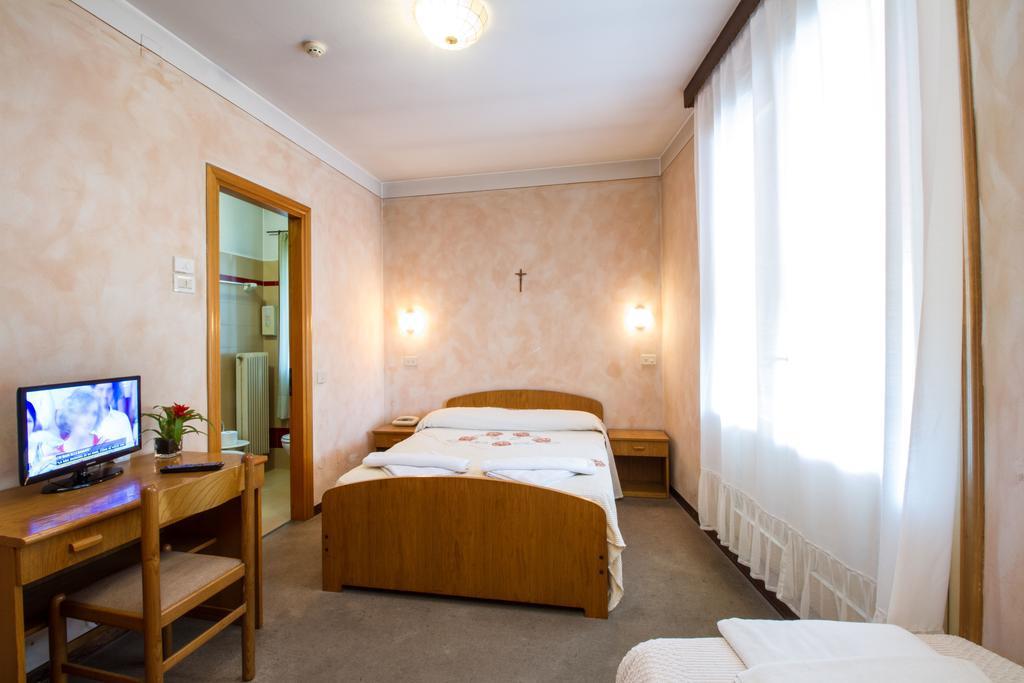 Albergo Ristorante Da Felice 로리아 외부 사진